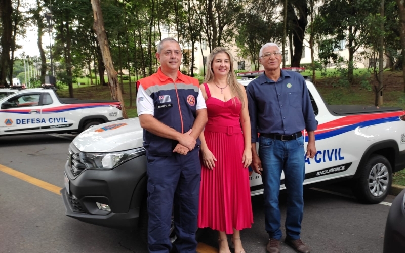 PIQUEROBI RECEBE UM CARRO DA DEFESA CIVÍL