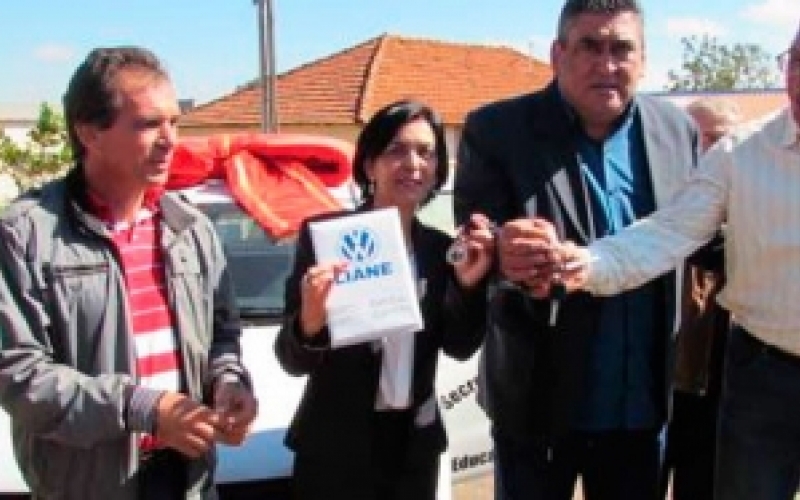 Piquerobi faz aquisição de veiculo para a Secretaria Municipal da Educação e Cultura