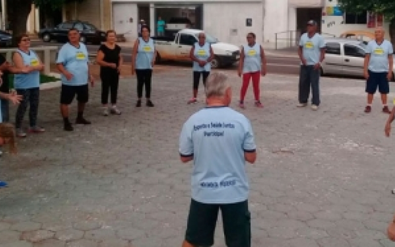 PROJETO MELHOR IDADE REALIZA MANHÃ DE EXERCICIOS