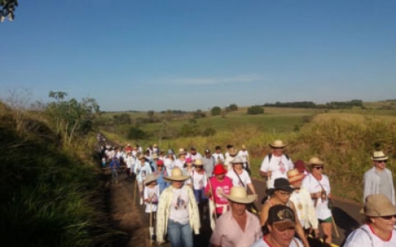 Piquerobi recebe 2ª Caminhada da Misericórdia