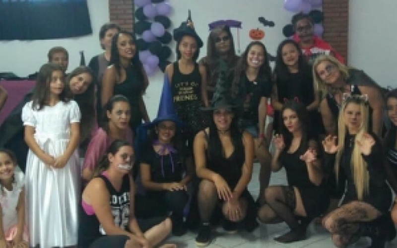 Aula de Zumba a fantasias de Halloween