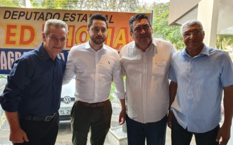 Convênio assinado destina ambulância para Piquerobi