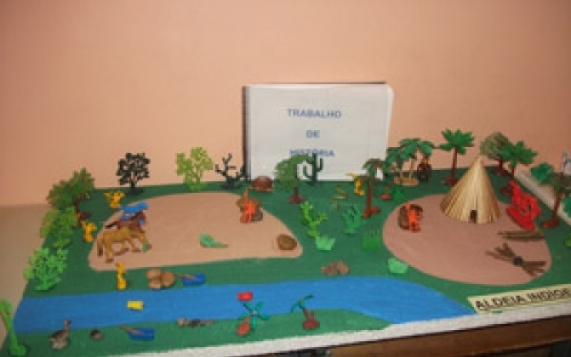 Alunos 5º Ano B da EMEFEI Vergani de Piquerobi com montagem de maquetes
