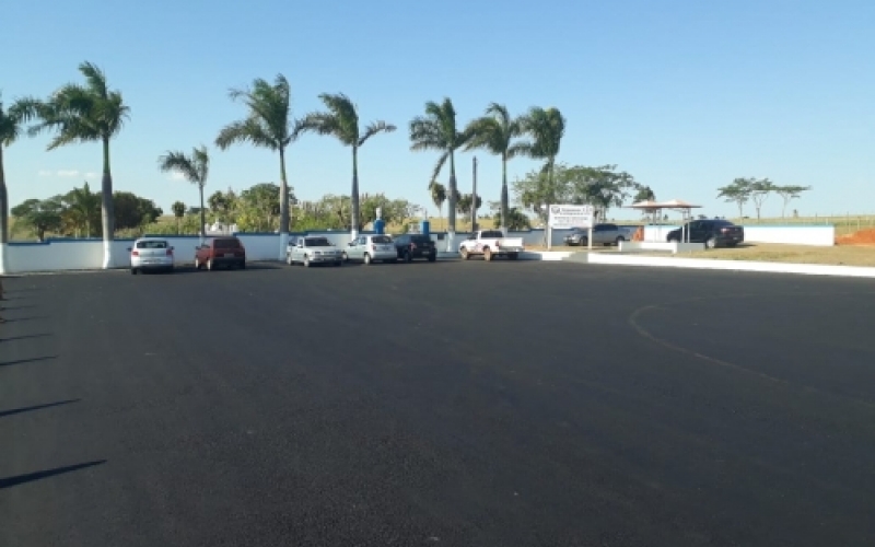 Com recursos próprios, prefeitura realiza reforma de cemitério em Piquerobi