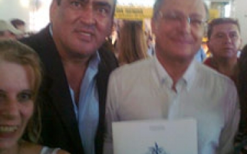 Prefeito de Piquerobi e sua equipe se reúnem com Governador do Estado e Secretário de desenvolvimento Social.