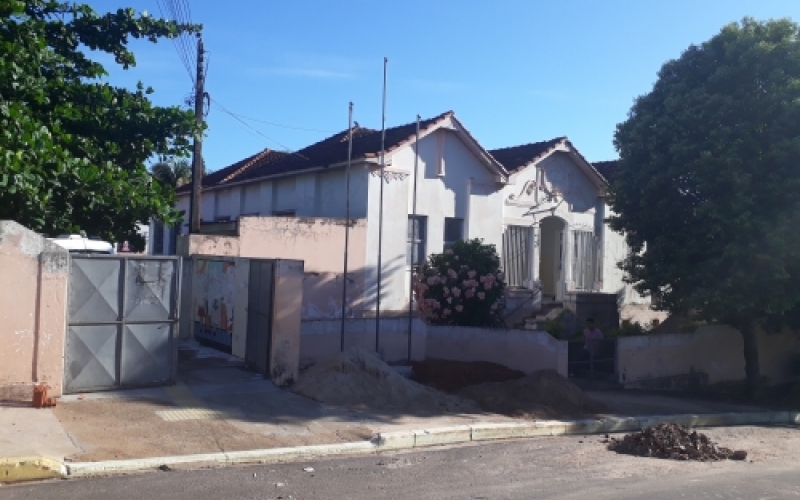 Escola em Piquerobi está sendo reformada por meio de recursos federais repassados