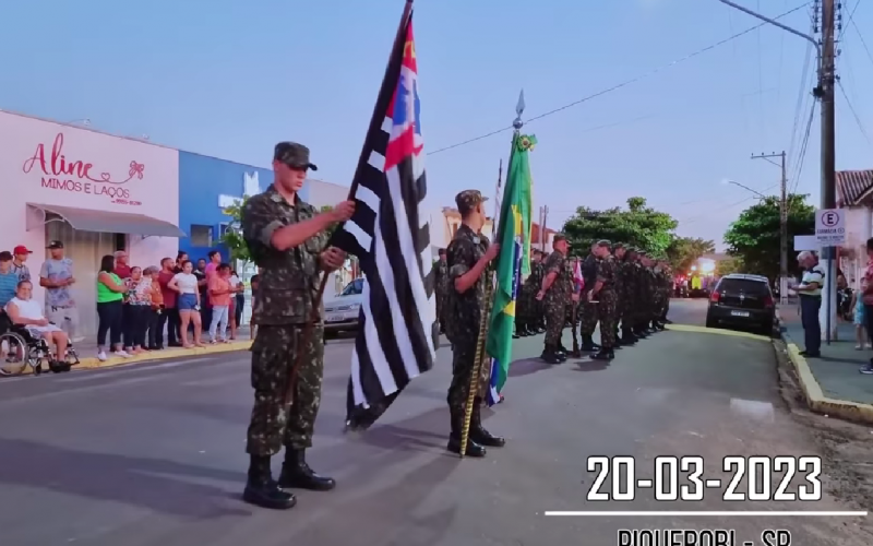 DESFILE EM COMEMORAÇÃO AOS 75 ANOS DE PIQUEROBI